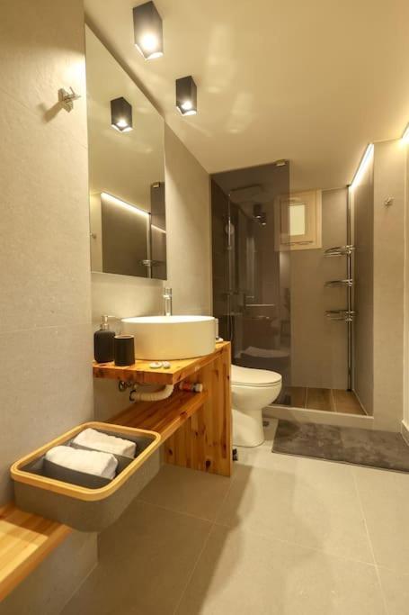 Monahour Apartment